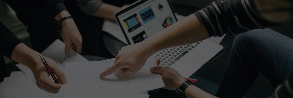 pessoas trabalhando para ilustrar texto de consultoria em gestão empresarial