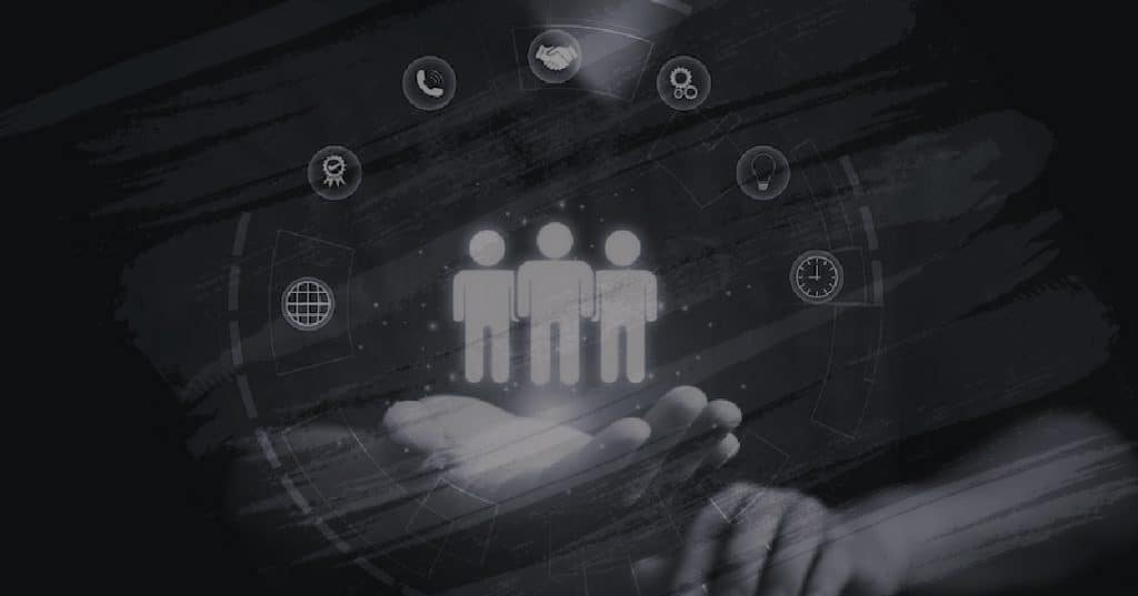 mão apontando para elementos pessoas e processos para ilustrar outsourcing